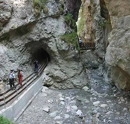 Πανσιόν Venetrast 3*